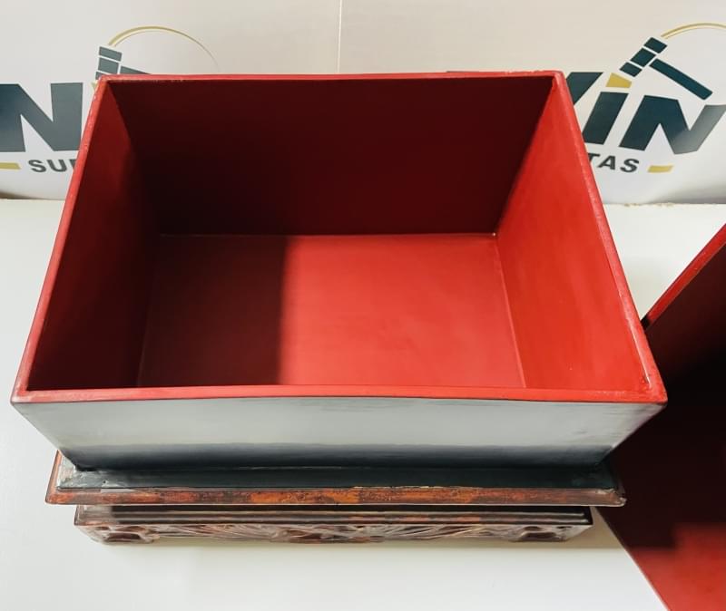 WOODEN CHEST WITH REMOVABLE LID