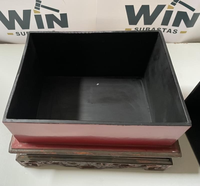 WOODEN CHEST WITH REMOVABLE LID