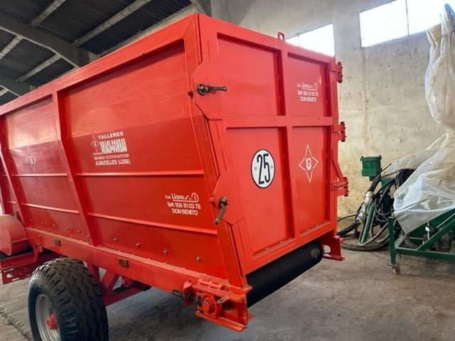 Manure Distributor Lot, unused, Uriach Gombau
