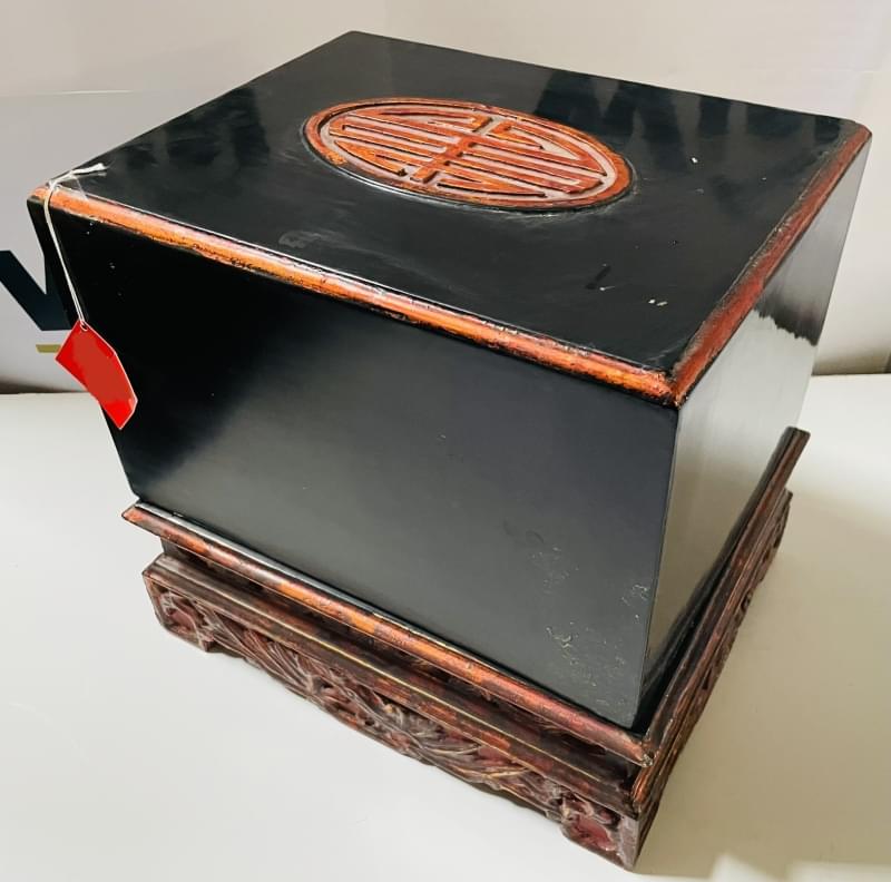 WOODEN CHEST WITH REMOVABLE LID