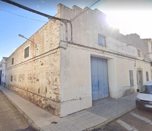 Warehouse Industrial premises, on the corner of two streets, on a single floor of 514 m2 in Castuera (Badajoz)