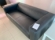 LOTE DE SILLONES SALA ESPERA NEGROS, 5 SILLONES, MESA CENTRAL Y 4 MESITAS BLANCAS