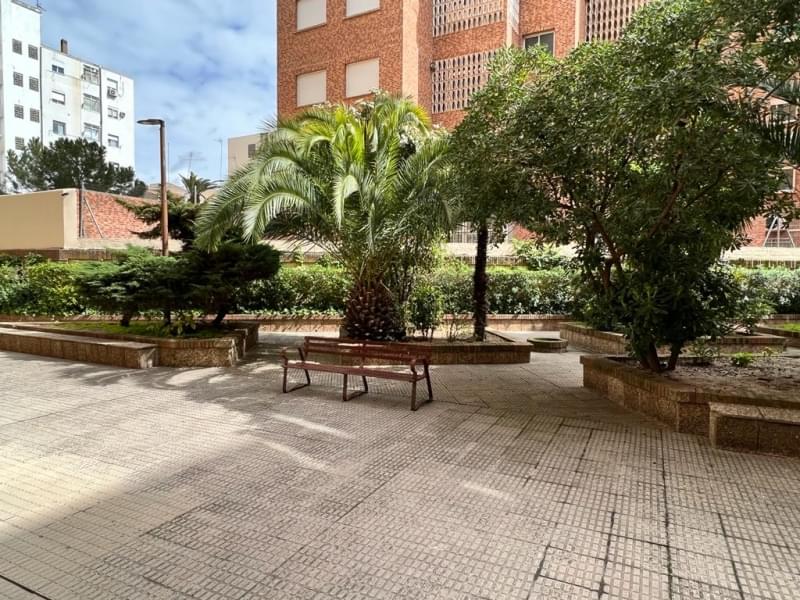 VIVIENDA 4 DORMITORIOS Y PLAZA DE GARAJE EN CÁCERES