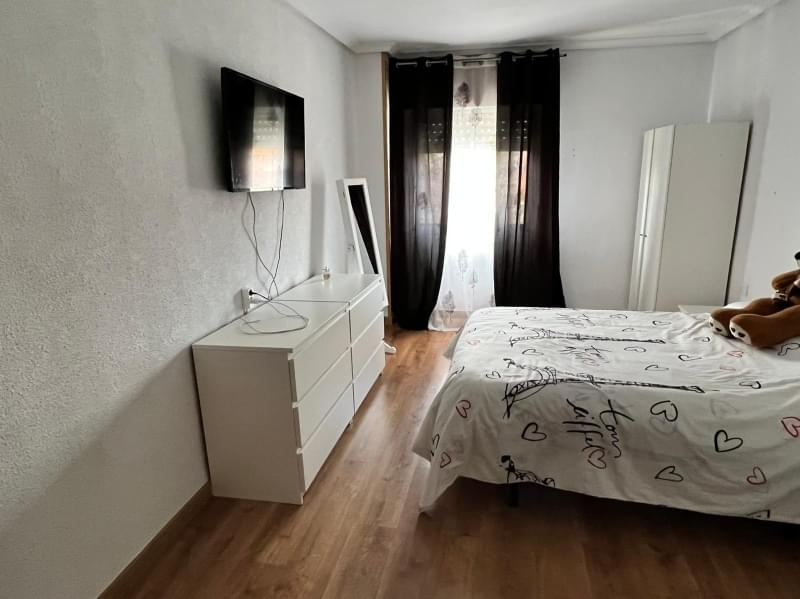 VIVIENDA 4 DORMITORIOS Y PLAZA DE GARAJE EN CÁCERES