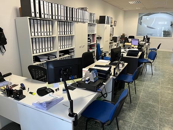 Lote 8.  Mobiliario de Oficina y Equipos Informáticos. Conil de la Frontera (Cádiz).