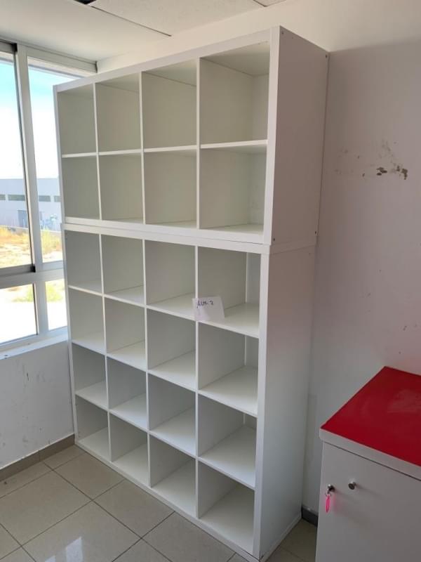 LOTE 2 ARMARIOS BAJOS, TAPA ROJA,  2 ESTANTERIAS BLANCAS ( ALM 2)