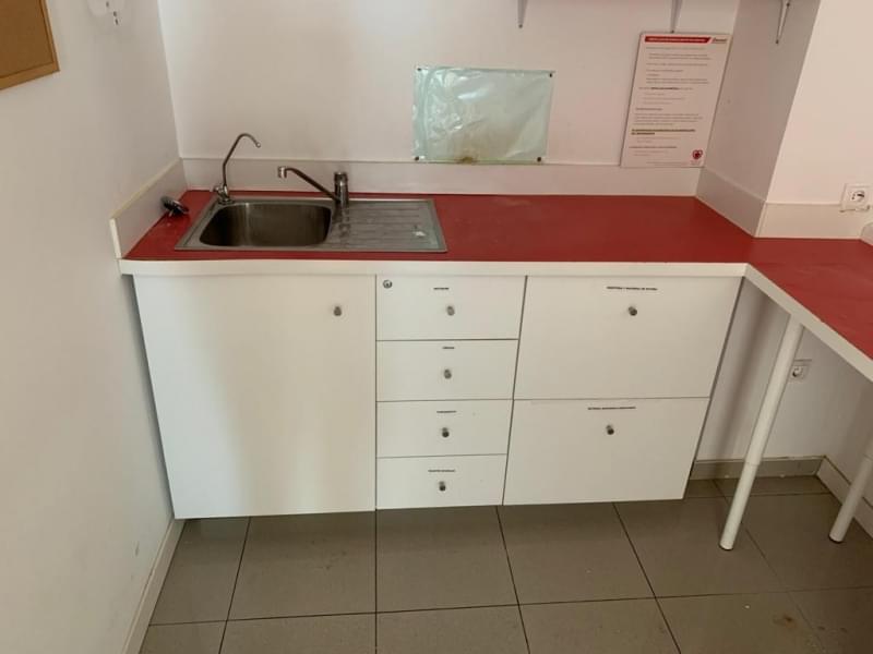 LOTE DE 2 MUEBLES ENCIMERAS, UNO CON FREGADERO