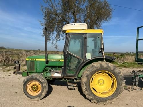 Tractor JHON DEERE 5400N-2RM matricula BA-60900-VE